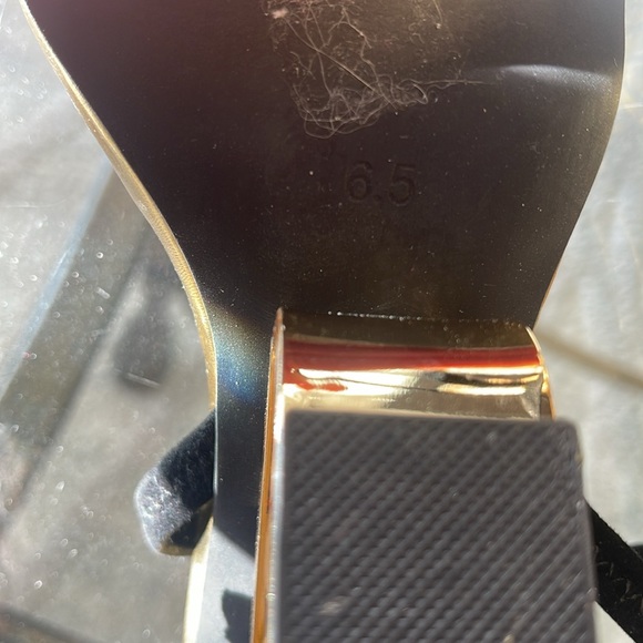 Heels - Picture 4 of 4